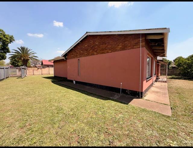 3 BEDROOM HOUSE FOR SALE IN VANDERBIJLPARK CE 4